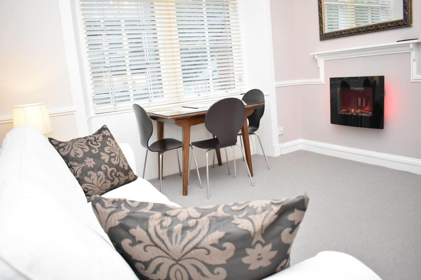 West Port - 2Br In The Heart Of The Old Town Just Off The Grassmarket Эдинбург Экстерьер фото