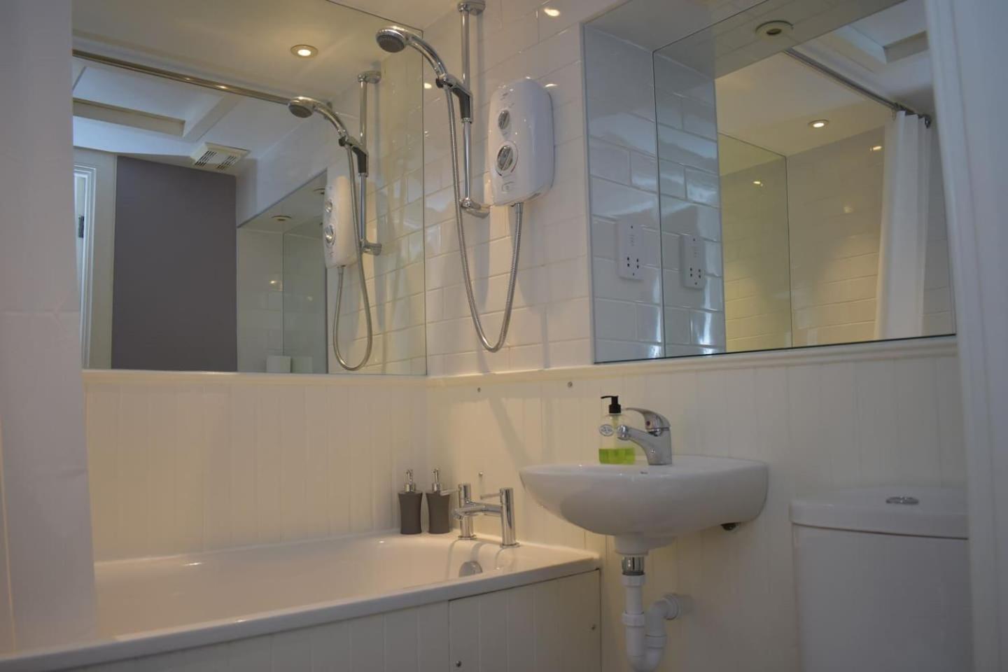 West Port - 2Br In The Heart Of The Old Town Just Off The Grassmarket Эдинбург Экстерьер фото