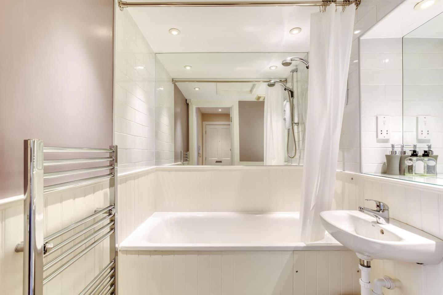 West Port - 2Br In The Heart Of The Old Town Just Off The Grassmarket Эдинбург Экстерьер фото