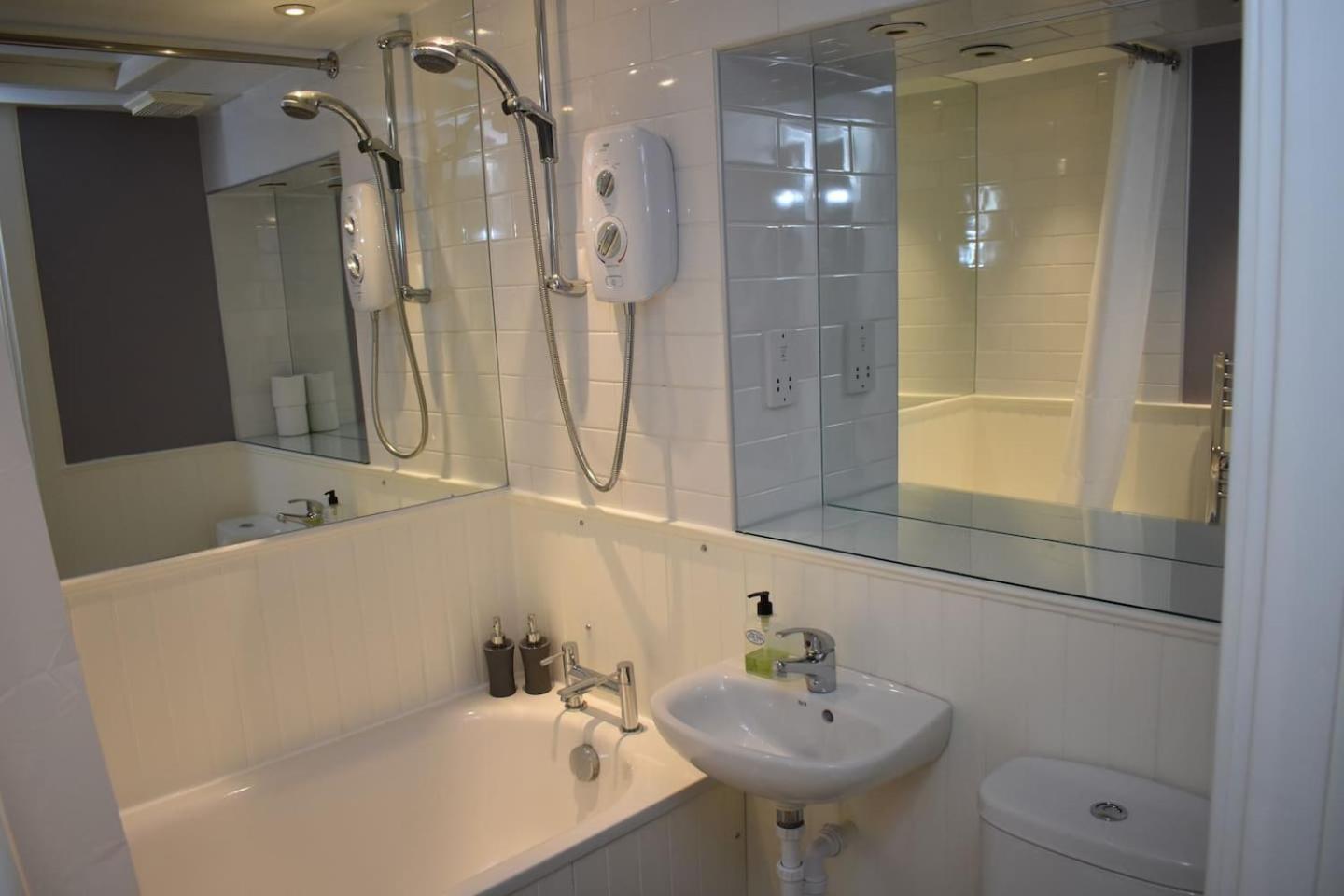 West Port - 2Br In The Heart Of The Old Town Just Off The Grassmarket Эдинбург Экстерьер фото